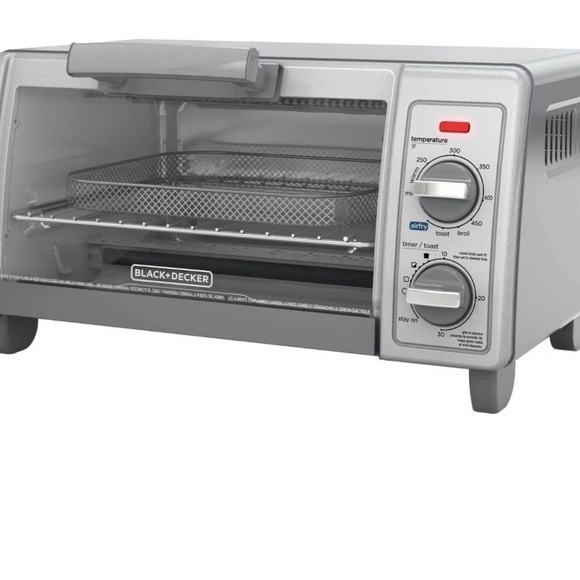 BLACK + DECKER Crisp ‘N Bake Air Fry 4-Slice Toaster Oven, Crisp n' Bake air fry - Picture 1 of 5
